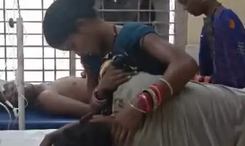 बोतल में शराब नहीं जहर था, नशेड़ी युवाओं ने किया सेवन, दोनों की हालत नाजुक