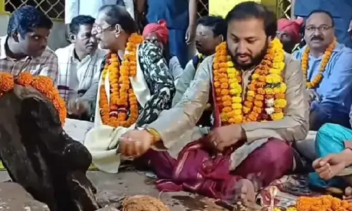 छत्तीसगढ़ में 12 बकरों की बलि देकर निभाई गई 616 साल पुरानी परंपरा छत्तीसगढ़ में 12 बकरों की बलि देकर निभाई गई 616 साल पुरानी परंपरा