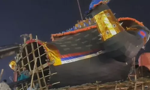 रावण का पुतला खड़ा करने के दौरान हादसा, क्रेन की बेल्ट अचानक टूटी