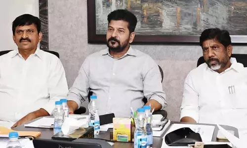 Telangana में जिला कलेक्टरों को इंदिराम्मा पैनल बनाने को कहा गया Telangana में जिला कलेक्टरों को इंदिराम्मा पैनल बनाने को कहा गया