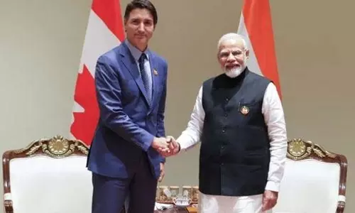 मोदी ने लाओस में कनाडाई समकक्ष जस्टिन ट्रूडो से मुलाकात की मोदी ने लाओस में कनाडाई समकक्ष जस्टिन ट्रूडो से मुलाकात की