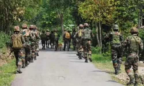 पंजाब: BSF ने पाकिस्तानी ड्रोन को मार गिराया पंजाब: BSF ने पाकिस्तानी ड्रोन को मार गिराया