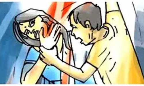 Ghaziabad: युवक ने महिला के साथ की आश्लील हरकत Ghaziabad: युवक ने महिला के साथ की आश्लील हरकत