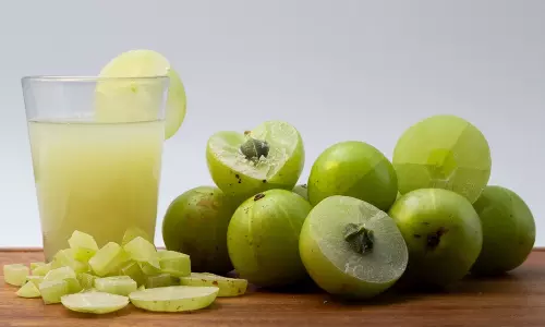 Dark Circles: आंखों के नीचे काले घेरे कम करने के लिए अपनाएं ये टिप्स Dark Circles: आंखों के नीचे काले घेरे कम करने के लिए अपनाएं ये टिप्स