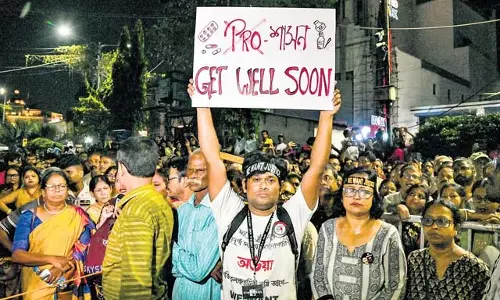 आरजी कर की गिरफ्तारी पर हाईकोर्ट ने पुलिस को फटकार लगाई आरजी कर की गिरफ्तारी पर हाईकोर्ट ने पुलिस को फटकार लगाई