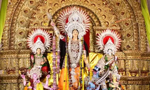 Cuttack के पंडालों में परंपराओं के अनूठे मिश्रण के साथ मनाई जाती है दुर्गा पूजा