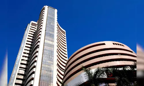 सेंसेक्स-निफ्टी लगातार दूसरे सप्ताह गिरावट के साथ बंद सेंसेक्स-निफ्टी लगातार दूसरे सप्ताह गिरावट के साथ बंद