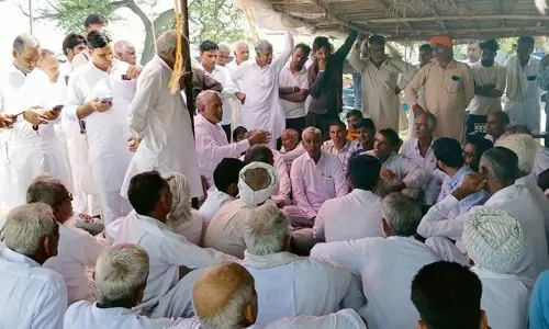 Haryana : सिरसा में किसानों ने सड़क जाम की