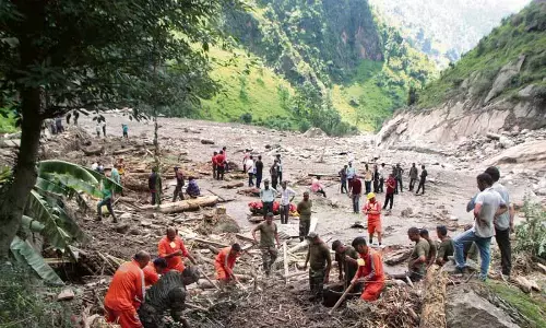 Himachal: इस मानसून में बादल फटने और बाढ़ की घटनाओं में 65 लोगों की मौत