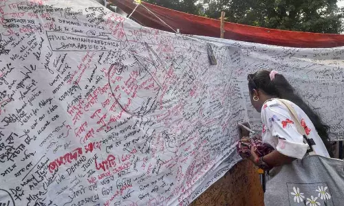 RG Kar: कलकत्ता के निजी अस्पतालों के डॉक्टर काम बंद विरोध में शामिल हुए