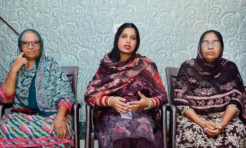 Punjab: तीन महिला उम्मीदवारों ने नशीली दवाओं की समस्या को खत्म करने की शपथ ली Punjab: तीन महिला उम्मीदवारों ने नशीली दवाओं की समस्या को खत्म करने की शपथ ली