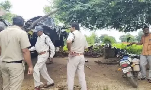 त्रिकोणीय प्रेम प्रसंग: बुजुर्ग को उतारा मौत के घाट, युवती ने पैसों के लिए प्रेम जाल में फंसाया त्रिकोणीय प्रेम प्रसंग: बुजुर्ग को उतारा मौत के घाट, युवती ने पैसों के लिए प्रेम जाल में फंसाया
