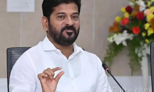 CM: केसीआर ने स्कूलों की कीमत पर बीआरएस कार्यालय बनवाए