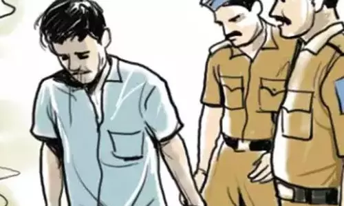 Meerut: ब्लिंकिट कर्मचारी मां के इलाज के लिए बना लुटेरा Meerut: ब्लिंकिट कर्मचारी मां के इलाज के लिए बना लुटेरा