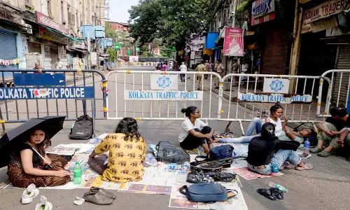 RG Kar: 2 और डॉक्टर आमरण अनशन में हुए शामिल