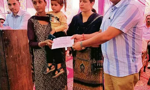 Chamba MLA नैयर ने 11 लाभार्थियों के बीच 2.31 लाख रुपये वितरित किए