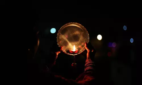 Karva Chauth का व्रत रखते समय निम्नलिखित नियमों का पालन अवश्य करे Karva Chauth का व्रत रखते समय निम्नलिखित नियमों का पालन अवश्य करे