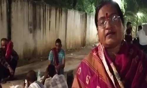 सड़क पर शराब पीते दिखे लोग, BJP पार्षद ने 7 दिन में कार्रवाई न होने पर धरने की चेतावनी दी
