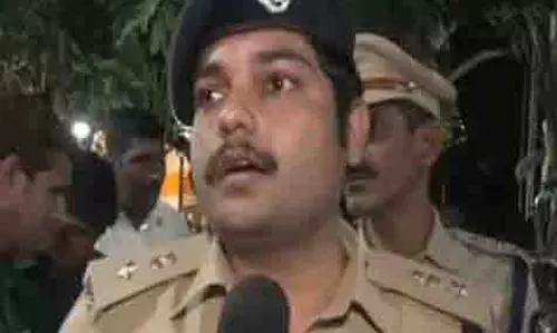 देवी Durga की मूर्ति को नुकसान पहुंचाने के आरोप में एक गिरफ्तार, कार्यक्रम आयोजकों पर भी मामला दर्ज