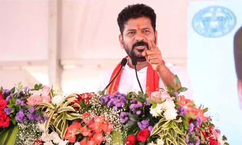 CM Revanth Reddy शिक्षक समुदाय को प्रभावित करने की कोशिश की