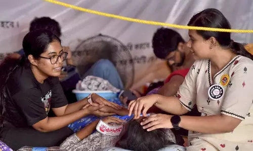 RG Kar: हड़ताल का पहला सप्ताह पूरा होने पर दो और डॉक्टर आमरण अनशन में शामिल