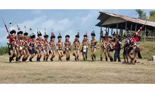 Nagaland : तिखिर समुदाय ने किउसाम शहर में त्सोंग्लाकनी का जश्न मनाया Nagaland : तिखिर समुदाय ने किउसाम शहर में त्सोंग्लाकनी का जश्न मनाया