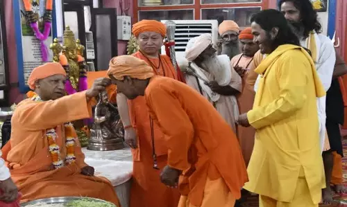 Gorakhpur: विजयादशमी पर आयोजित हुआ गोरक्षपीठाधीश्वर का पारंपरिक तिलकोत्सव कार्यक्रम