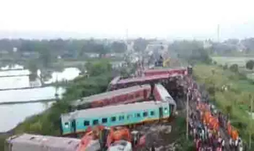 सभी यात्रियों को बचा लिया गया, दुर्घटना स्थल पर ट्रैक की मरम्मत का काम तेजी से चल रहा: Southern Railway सभी यात्रियों को बचा लिया गया, दुर्घटना स्थल पर ट्रैक की मरम्मत का काम तेजी से चल रहा: Southern Railway