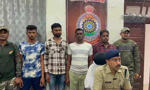 आवारा मवेशियों को बूचड़खाना ले जाने वाले गिरफ्तार, एसपी ने किया गिरोह का पर्दाफाश आवारा मवेशियों को बूचड़खाना ले जाने वाले गिरफ्तार, एसपी ने किया गिरोह का पर्दाफाश