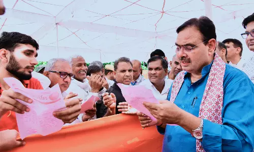 Jaipur: मुख्यमंत्री ने भरतपुर के सर्किट हाउस में की जनसुनवाई Jaipur: मुख्यमंत्री ने भरतपुर के सर्किट हाउस में की जनसुनवाई