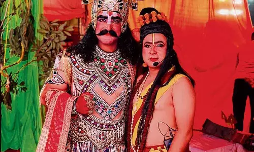 दोस्तों ने Ram और रावण बनकर किया महाकाव्य जैसा अभिनय दोस्तों ने Ram और रावण बनकर किया महाकाव्य जैसा अभिनय