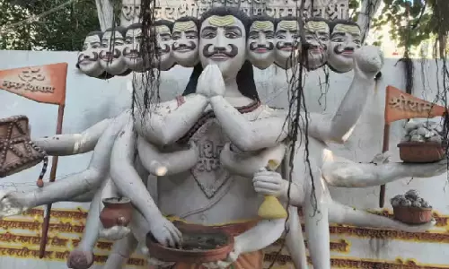 Dussehra 2024: रावण की पूजा, विजयादशमी के पावन अवसर पर Dussehra 2024: रावण की पूजा, विजयादशमी के पावन अवसर पर