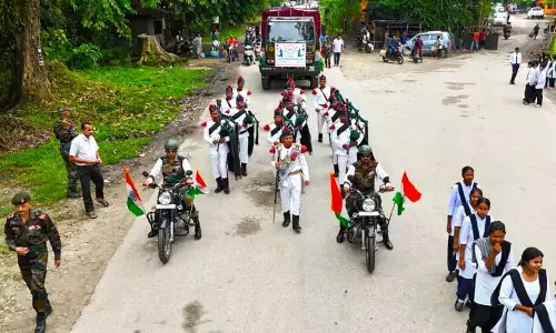 Assam : रेड शील्ड बैडमिंटन टूर्नामेंट की ट्रॉफी राज्य में पहुंची