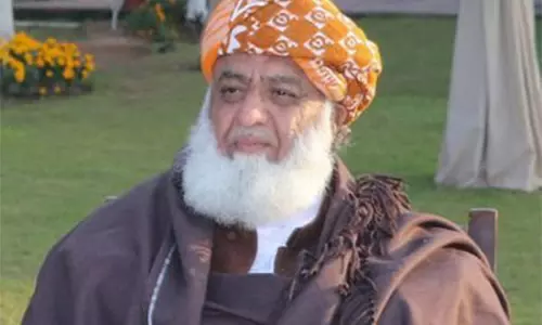 JUI-F प्रमुख ने सरकार के संवैधानिक पैकेज का अगर-मगर के साथ समर्थन करने की इच्छा जताई JUI-F प्रमुख ने सरकार के संवैधानिक पैकेज का अगर-मगर के साथ समर्थन करने की इच्छा जताई