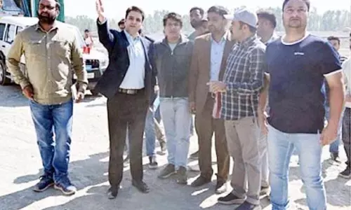 DC Kulgam ने प्रमुख विकास परियोजनाओं का निरीक्षण किया DC Kulgam ने प्रमुख विकास परियोजनाओं का निरीक्षण किया
