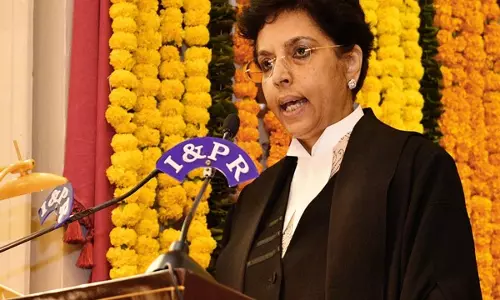 महिला वकीलों की कमी के कारण महिला न्यायाधीशों की संख्या कम, उन्हें मंच पर लाने का प्रयास: Hima Kohli महिला वकीलों की कमी के कारण महिला न्यायाधीशों की संख्या कम, उन्हें मंच पर लाने का प्रयास: Hima Kohli