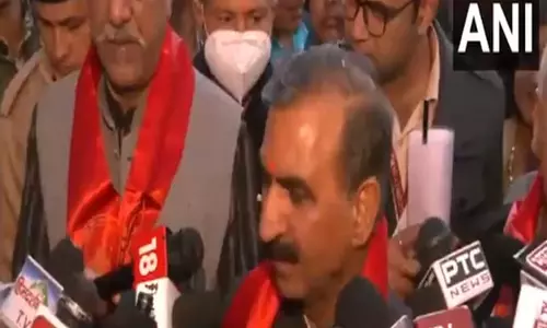 Himachal CM ने शिमला में दशहरा समारोह में भाग लिया, पहाड़ी राज्य के विकास के लिए प्रार्थना की