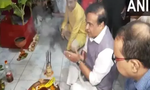 Assam CM ने गुवाहाटी विश्वविद्यालय के दुर्गा पूजा पंडाल का दौरा किया Assam CM ने गुवाहाटी विश्वविद्यालय के दुर्गा पूजा पंडाल का दौरा किया