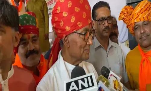 MP: पूर्व सीएम दिग्विजय सिंह ने इंदौर में विजयादशमी पर शस्त्र पूजा की MP: पूर्व सीएम दिग्विजय सिंह ने इंदौर में विजयादशमी पर शस्त्र पूजा की
