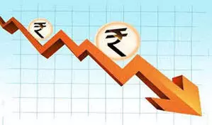 डॉलर के मुकाबले रुपया फिसलकर 84 के पार, क्यों गिर रही है भारतीय मुद्रा?