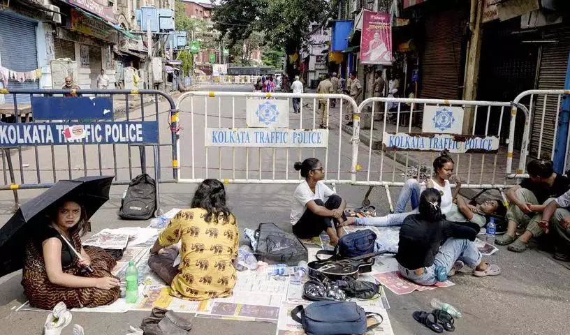 RG Kar: भूख हड़ताल शुरू होने से जूनियर डॉक्टरों की सेहत में गिरावट