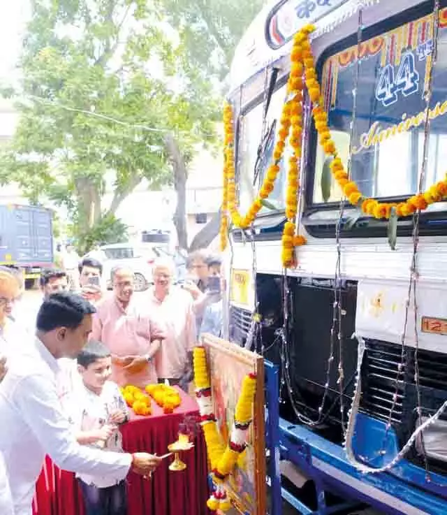 CM ने कहा- सड़क दुर्घटनाओं से बचने के लिए सार्वजनिक परिवहन का उपयोग करें