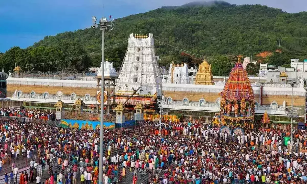 Tirumala में श्रद्धालुओं की संख्या में भारी वृद्धि, सर्व दर्शन के लिए लगेंगे 24 घंटे