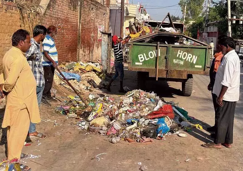 Ludhiana: सफाई कर्मचारी छुट्टी के दिन भी काम करते