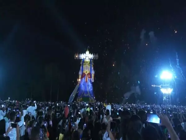 Dussehra पर कामरूप के मिर्जा में जलाया गया 150 फीट ऊंचा रावण का पुतला