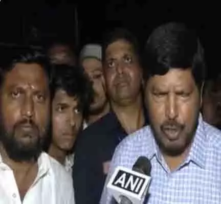 केंद्रीय मंत्री Ramdas Athawale ने बाबा सिद्दीकी के निधन पर शोक जताया: महायुति के लिए बड़ी क्षति