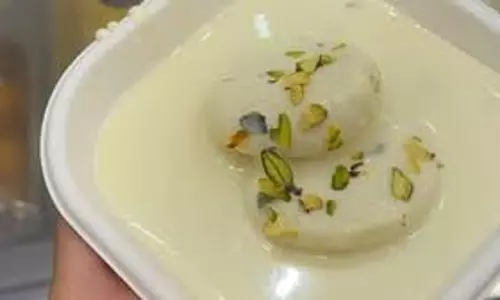 Rasmalai Recipe: घर पर खास विधि से तैयार करें रसमलाई