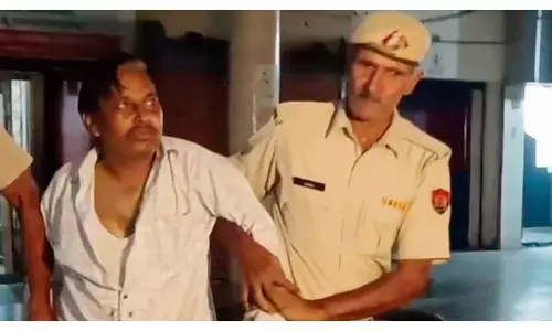 Haryana : रोडवेज बस में लड़की से छेड़छाड़, भाजपा से जुड़े व्यक्ति पर मामला दर्ज Haryana : रोडवेज बस में लड़की से छेड़छाड़, भाजपा से जुड़े व्यक्ति पर मामला दर्ज