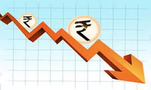 डॉलर के मुकाबले रुपया फिसलकर 84 के पार, क्यों गिर रही है भारतीय मुद्रा? डॉलर के मुकाबले रुपया फिसलकर 84 के पार, क्यों गिर रही है भारतीय मुद्रा?