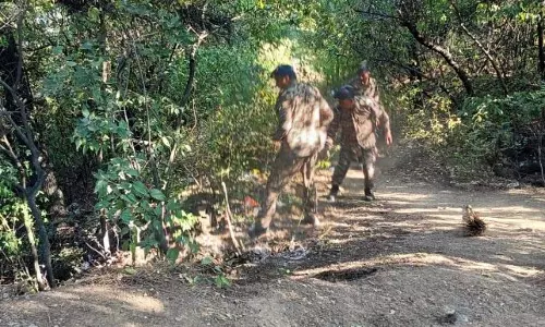 61 Battalion CRPF, शिवपोरा ने शंकराचार्य मंदिर में स्वच्छता अभियान चलाया